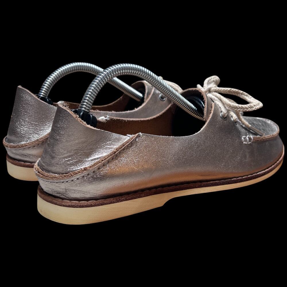 OLUKAI Moku Perf Women's Sz 7 Leather Slip On Loafer Boat Shoes Silver Metallic - Picture 6 of 16